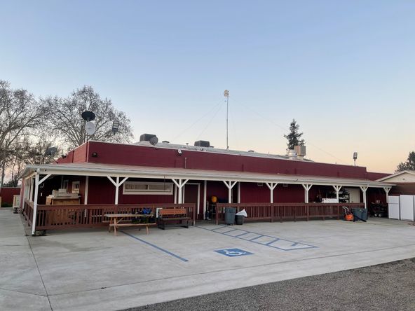 Turn Key Bar & Apartment in Riverdale, CA: 5020 19 1/2 Ave, Riverdale, CA 93656